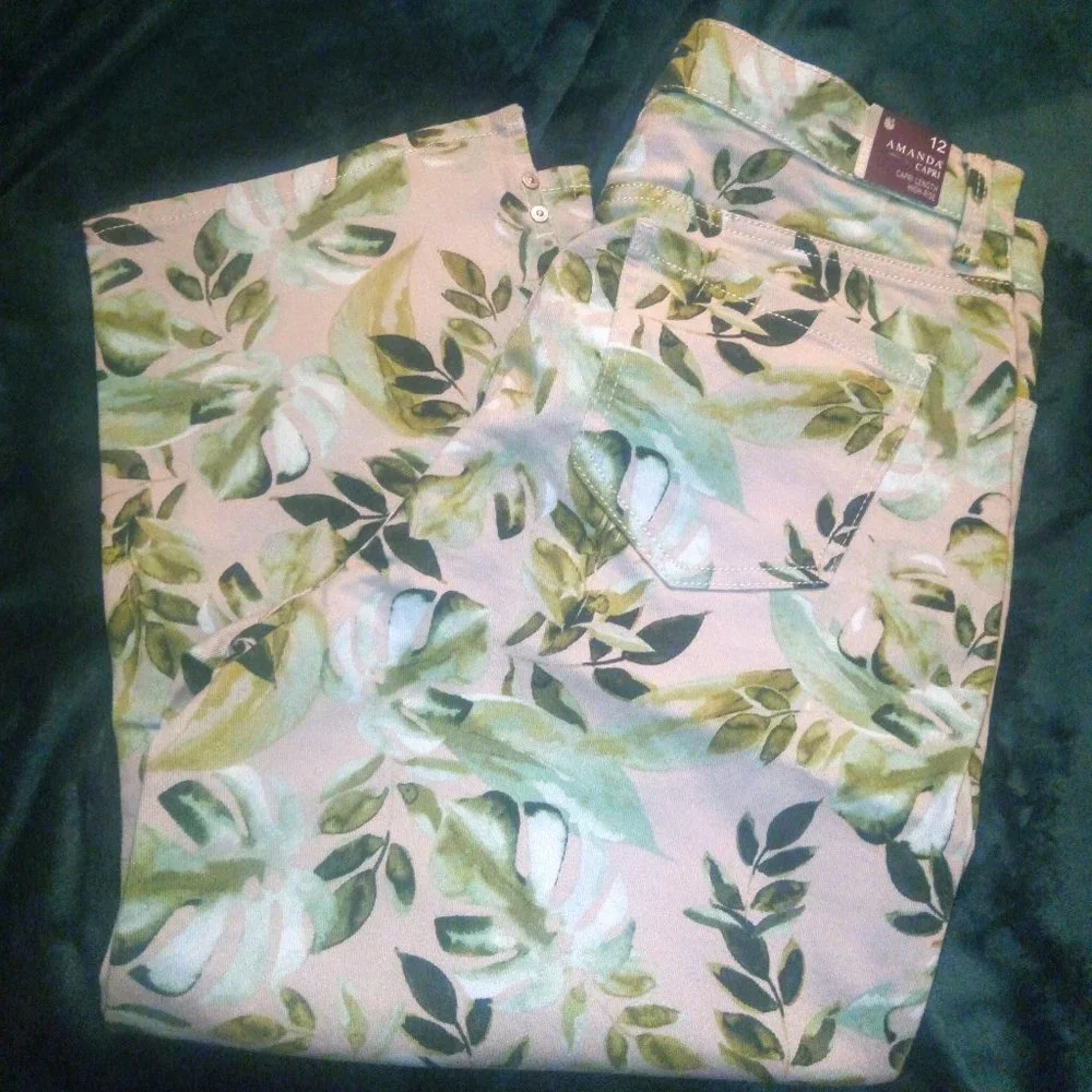 NWT Gloria Vanderbilt Amanda Capri Jeans in Stonewood & Palm Jungle Print Sz 12 - Picture 13 of 14